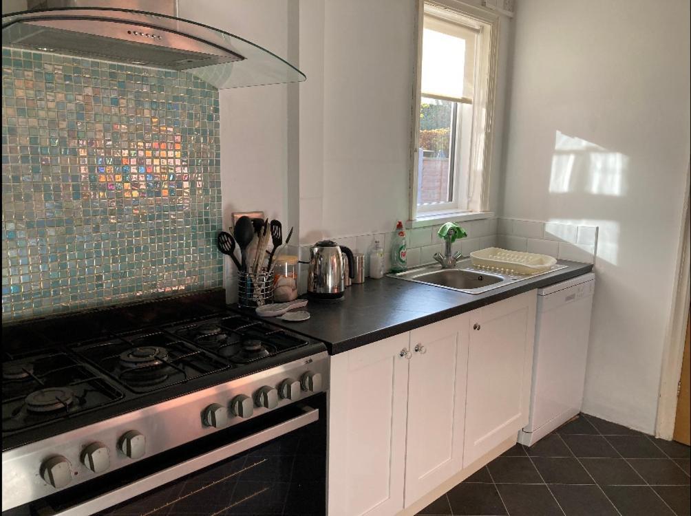 Large 5 Bed House In Scarborough Near The Beach, Large Garden & Hot Tub Екстериор снимка