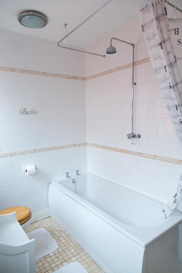 Large 5 Bed House In Scarborough Near The Beach, Large Garden & Hot Tub Екстериор снимка
