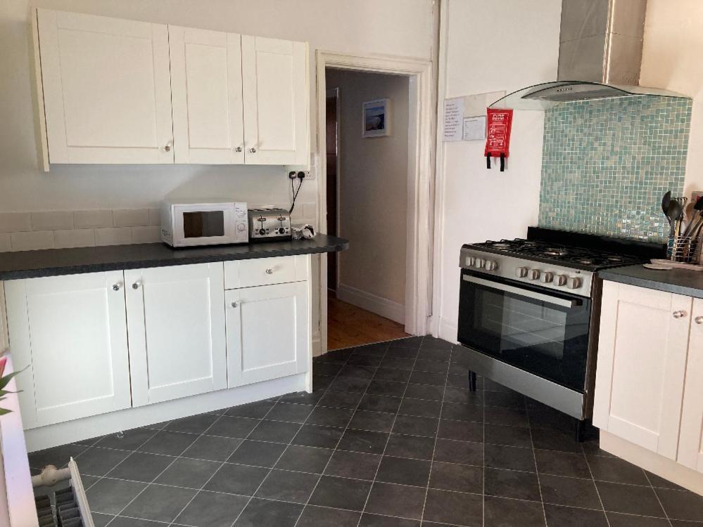 Large 5 Bed House In Scarborough Near The Beach, Large Garden & Hot Tub Екстериор снимка