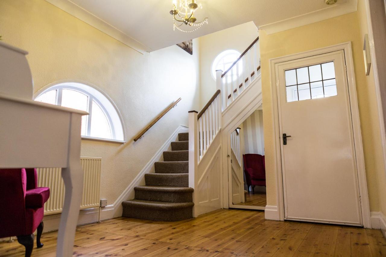 Large 5 Bed House In Scarborough Near The Beach, Large Garden & Hot Tub Екстериор снимка