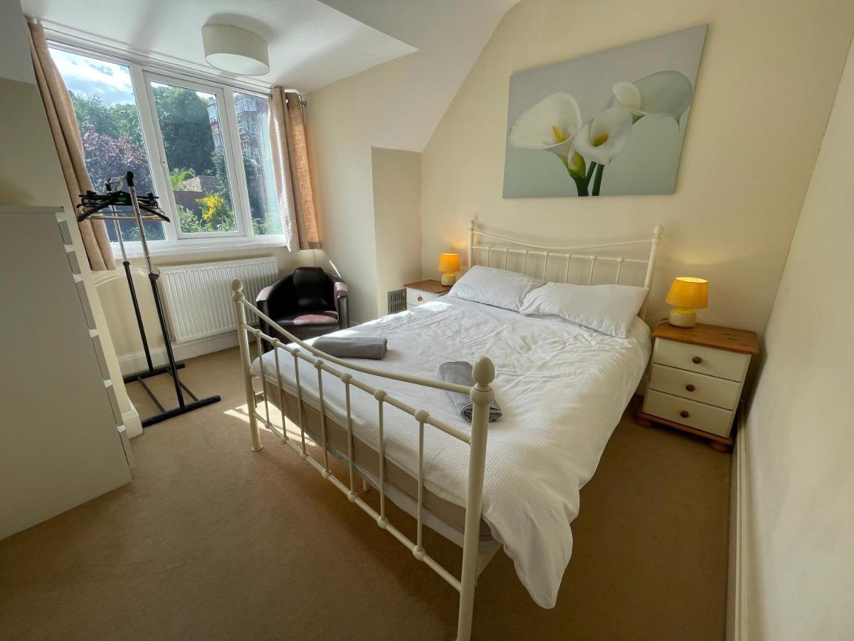 Large 5 Bed House In Scarborough Near The Beach, Large Garden & Hot Tub Екстериор снимка