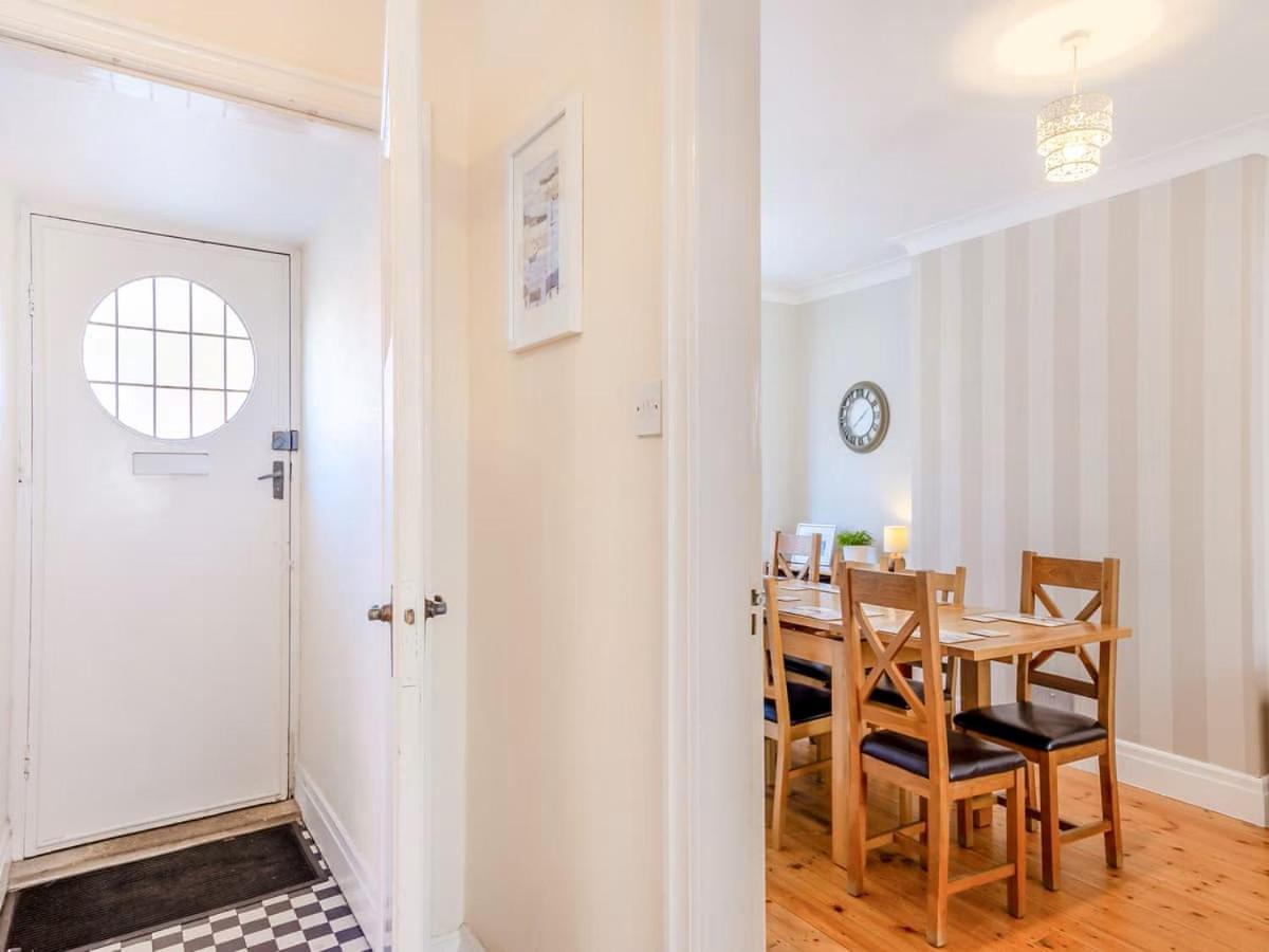 Large 5 Bed House In Scarborough Near The Beach, Large Garden & Hot Tub Екстериор снимка